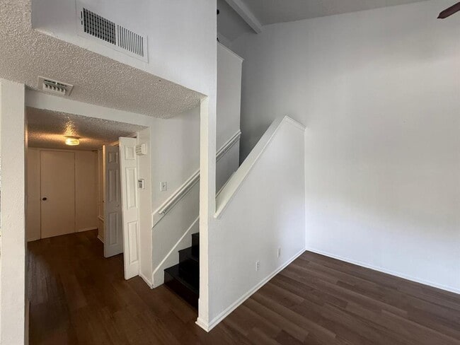 Photo - 2700 Mulford Cove