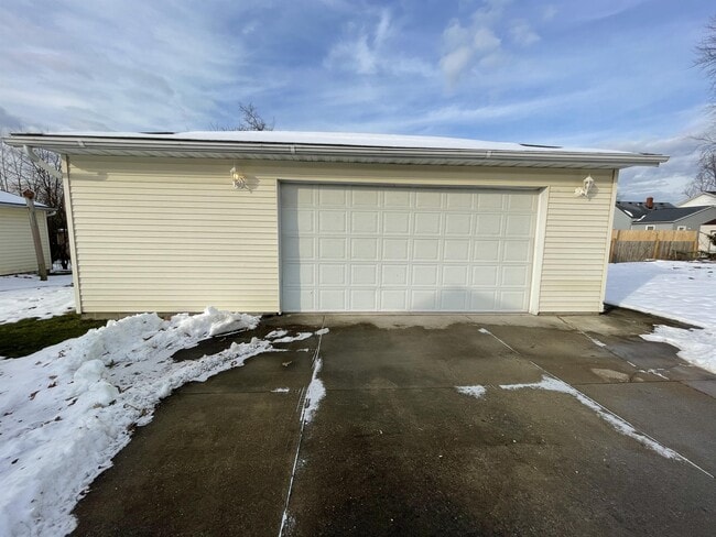 Photo - 402 Brewer Ave