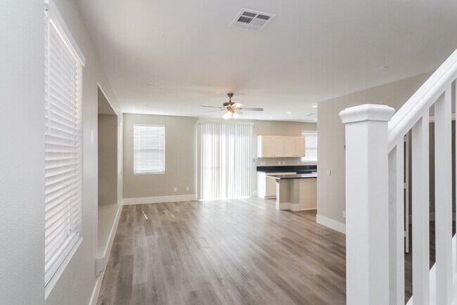 Photo - 7553 Dobroyd Dr