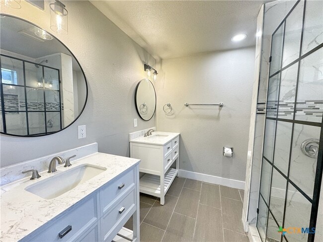 Building Photo - 159 S Hackberry Ave