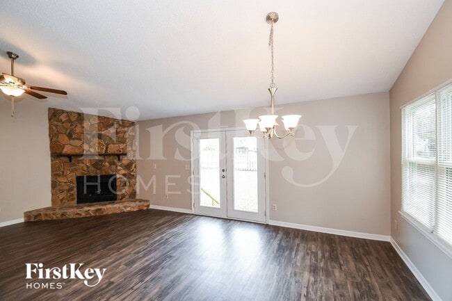 Photo - 1591 Twin Oak Dr W