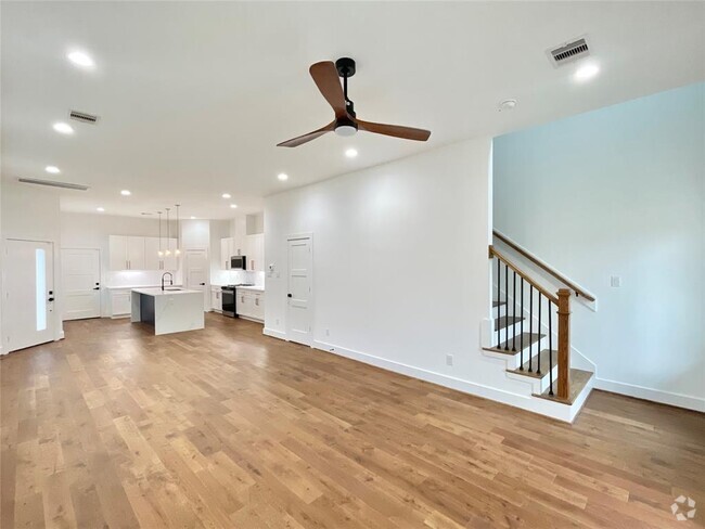 Building Photo - 3038 Webster St Rental