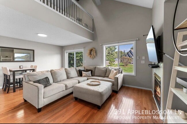 Photo - 291 Appleblossom Ln