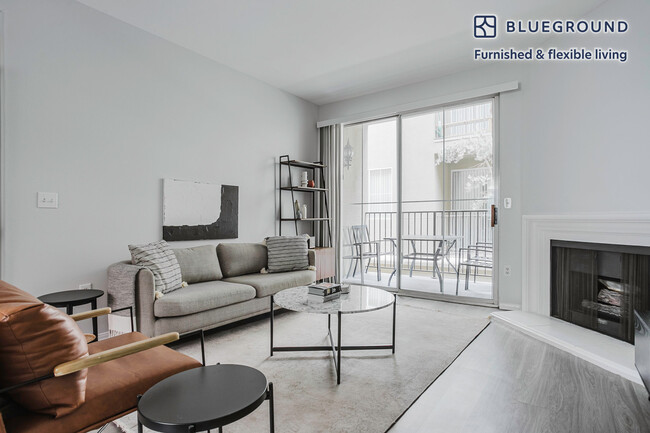 Building Photo - 2225 S Beverly Glen Blvd Rental