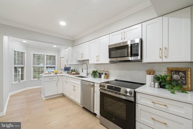 12 River Oaks Cir
