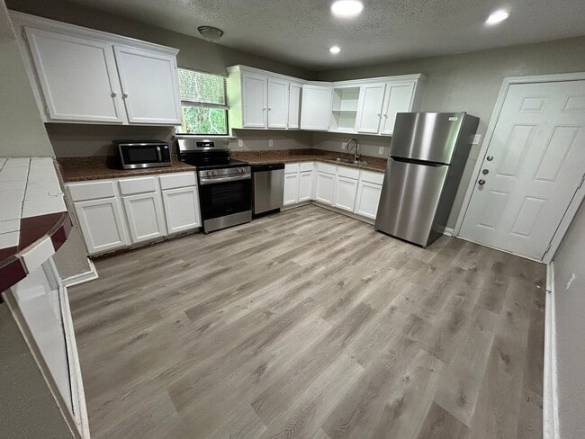 Photo - 715 Eastham Ln