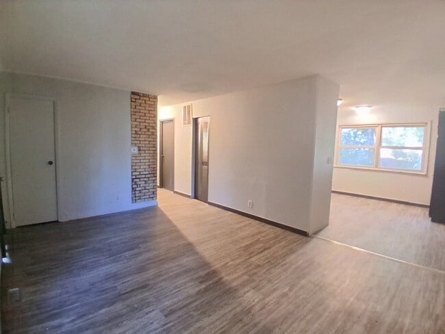 Photo - 1102 Harmon St