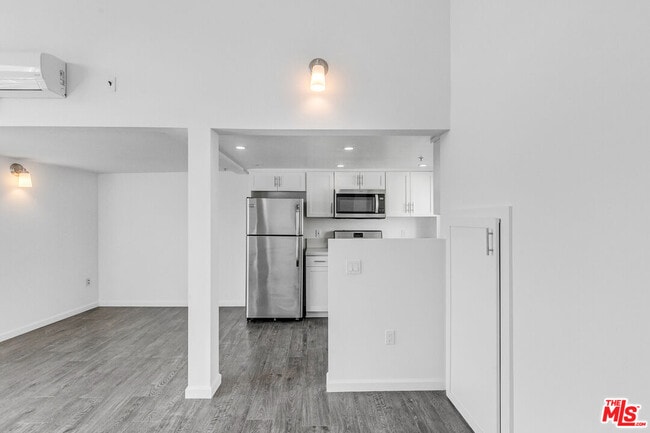 Photo - 4980 S Centinela Ave Unit 8