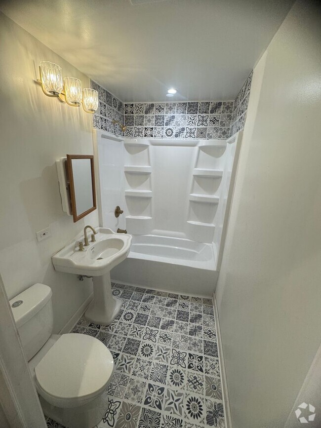 Building Photo - 8144 S Brandon Ave Unit 2 Rental