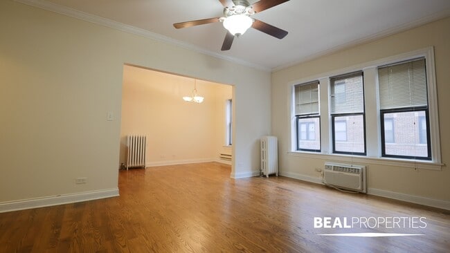 Building Photo - 744 W Addison St Unit 1