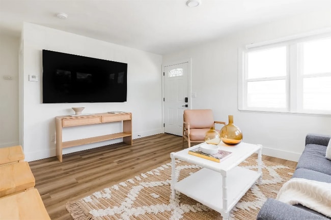 Photo - 1231 Center Ave Unidad 1231