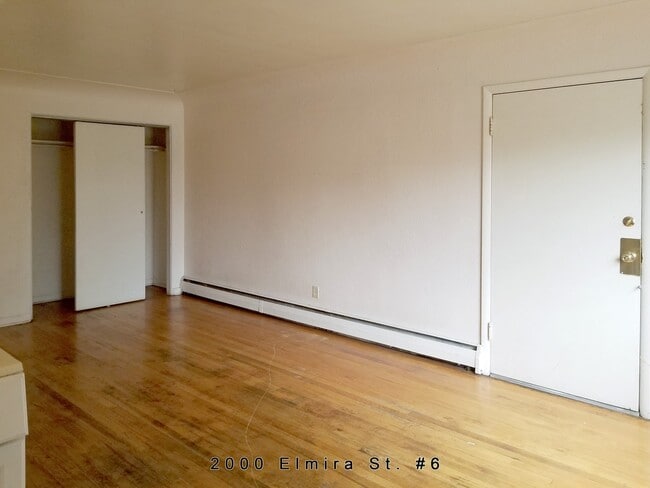 Building Photo - * $1000  Great location off Montview and Elmira Unit 6