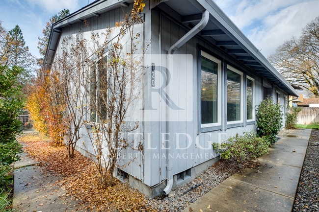 Photo - 3 Bedroom / 3 Bath Home Available in the Heart of Shady Cove!