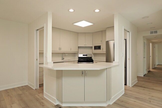 Photo - 1250 Park Ave W Unit 435