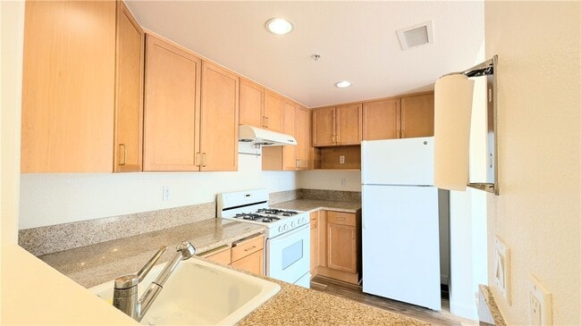 Photo - 580 W Main St Unit 305