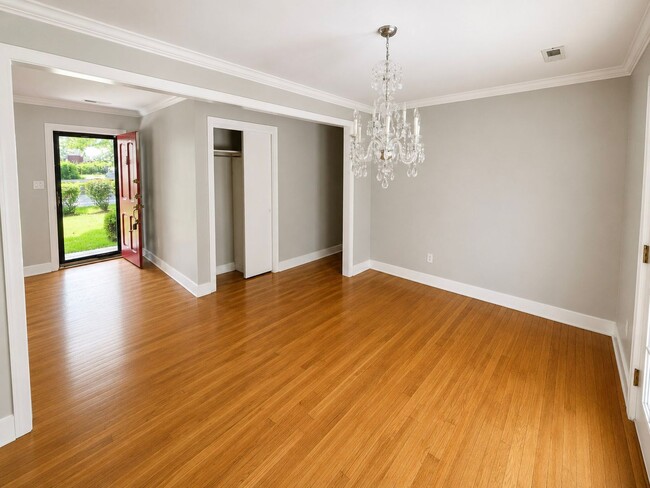 Photo - 1452 Birthright St
