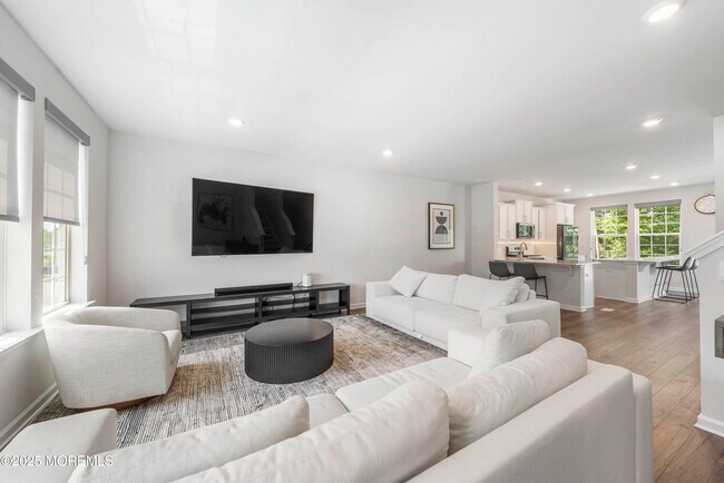 Photo - 64 Wembley Wy