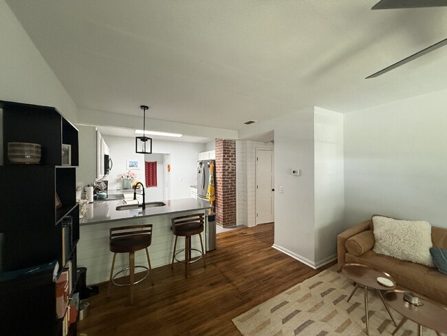 Photo - AVAILABLE EARLY JULY: UPDATED 2 BEDROOM 1 BATHROOM HOME IN MURRAY HILL