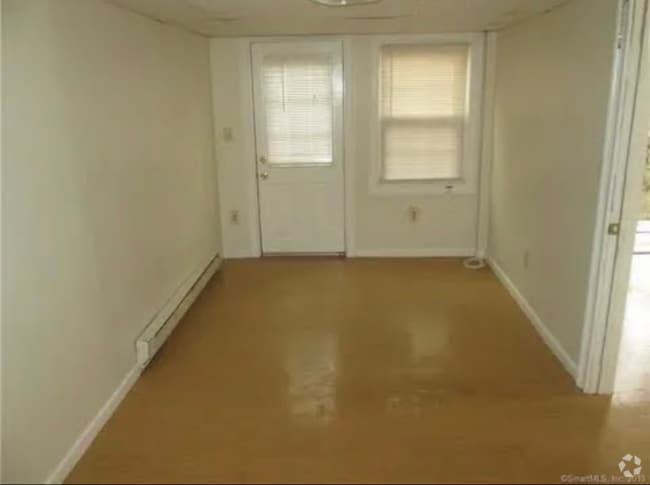 Building Photo - 5 Maple St Rental