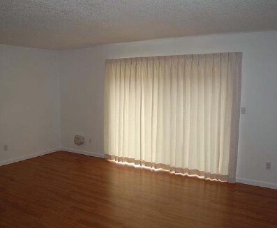 Photo - College Apartments
