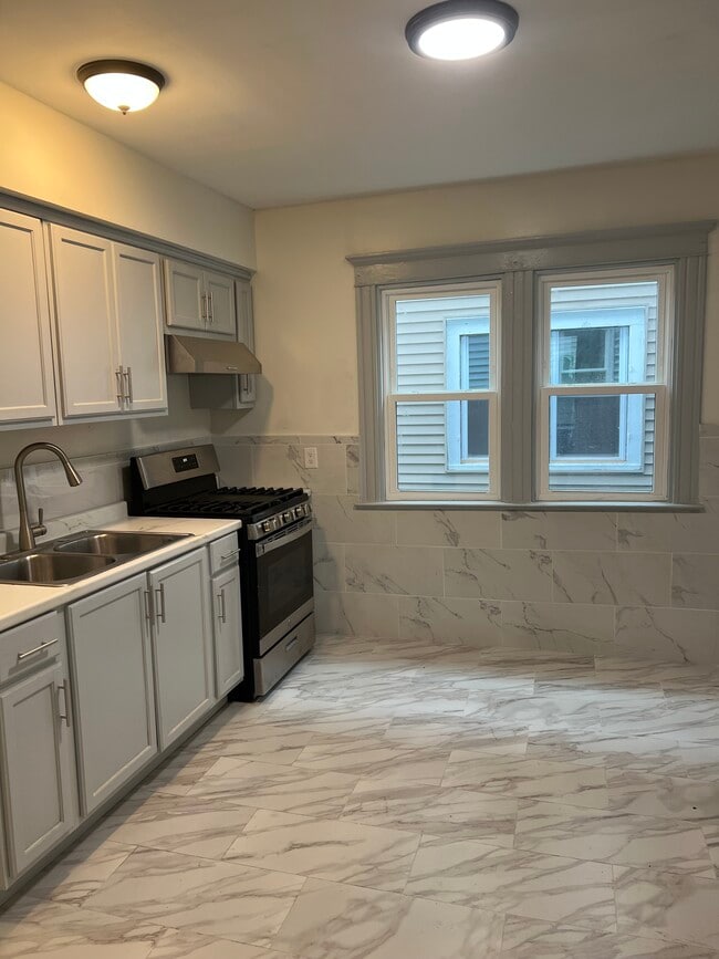 Photo - 125 Kensington Ave Unit Lower