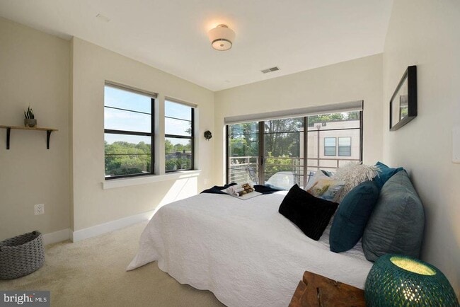 Photo - 5201 Wisconsin Ave NW Unidad 406