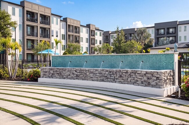 AVLI AT CROSSTOWN CENTER APARTMENTS