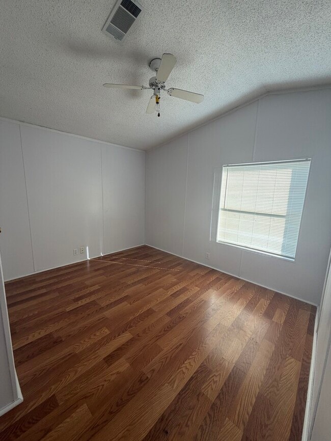 Photo - 4222 Live Oak Ln