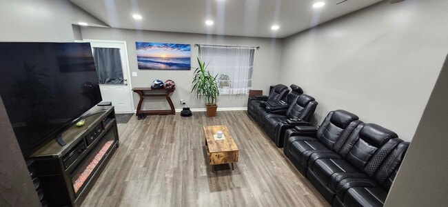 Photo - 539 Thorndale Dr