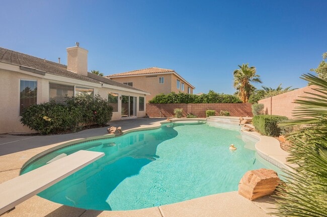 Gorgeous 1 Story Home in Gated Community - Gorgeous 1 Story Home in Gated Community