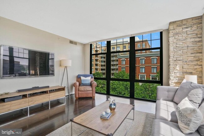 Photo - 1021 N Garfield St Unit 609