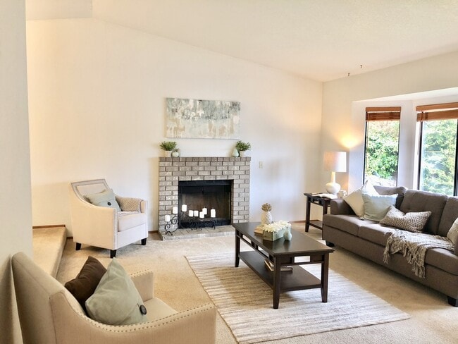 Building Photo - Lynnwood Home (Reduced rent until May 30th)