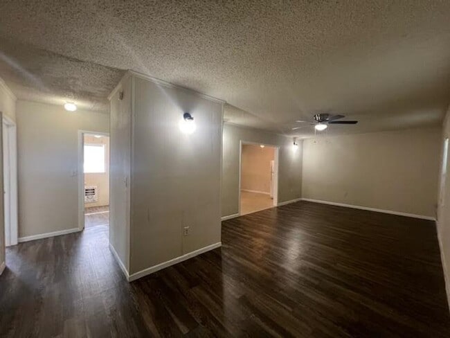 Photo - 305 E Stegall Dr