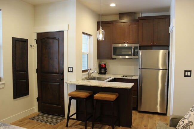 Photo - Furnished Studio Near Old Mill - Utilities Included