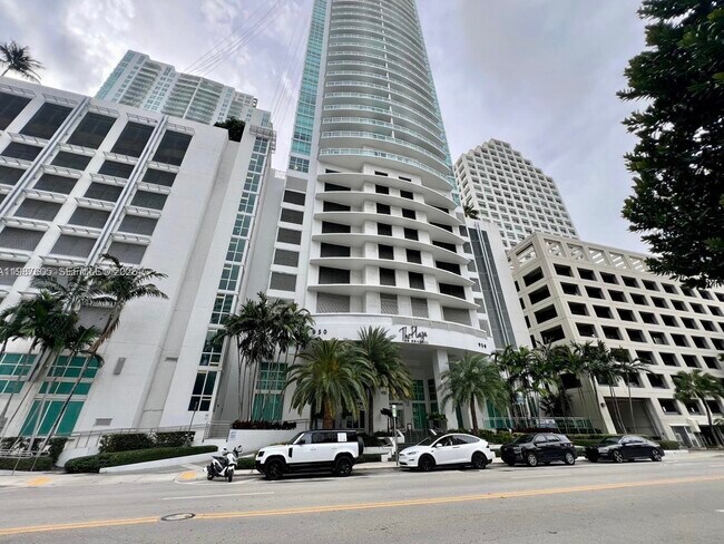 Building Photo - 950 Brickell Bay Dr Unit 1109