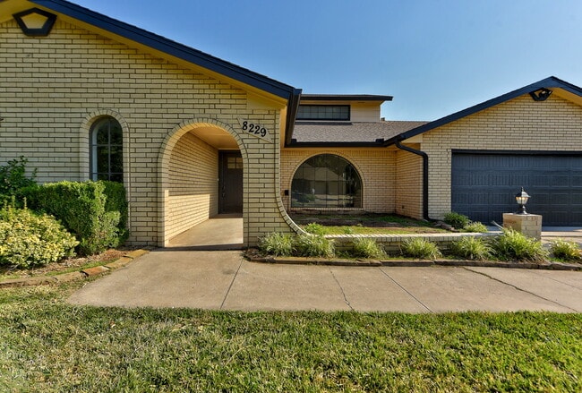 Photo - 8229 NW 115th St