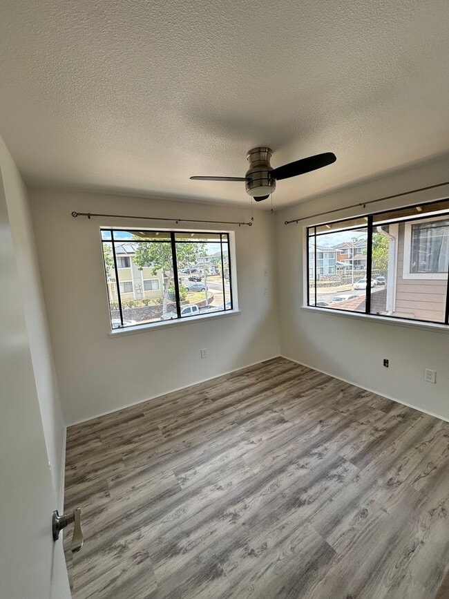 Photo - Royal Kunia 5 Bed 3 Bath 2 Car Garage