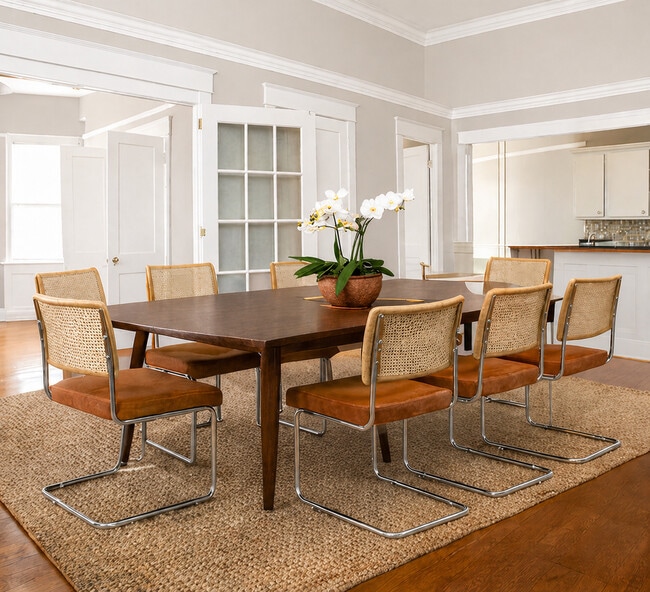 Large 1BR, 1BA Dining Area