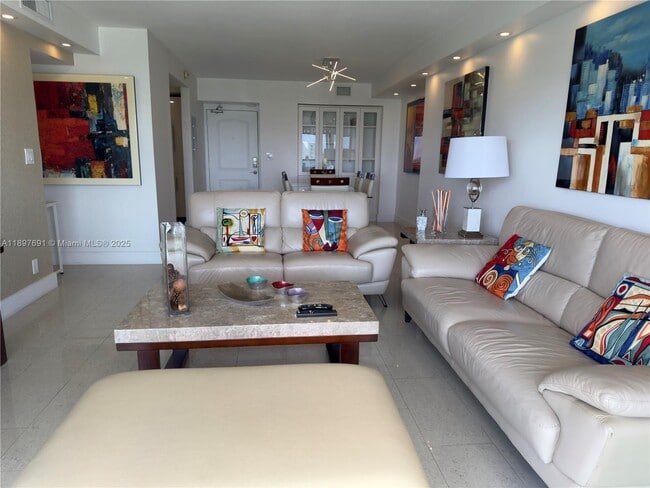 Building Photo - 100 Bayview Dr Unit 807