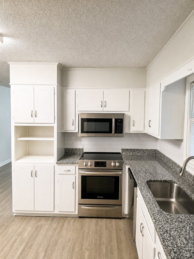Photo - 1820 Cumberland Ave SW