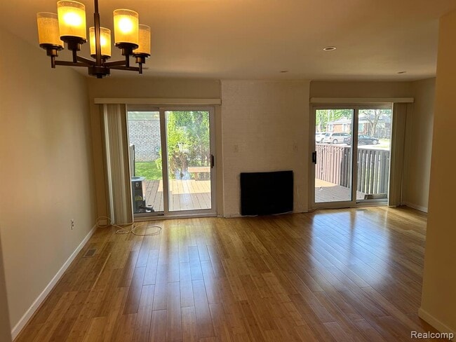 1972 Ridge Ct