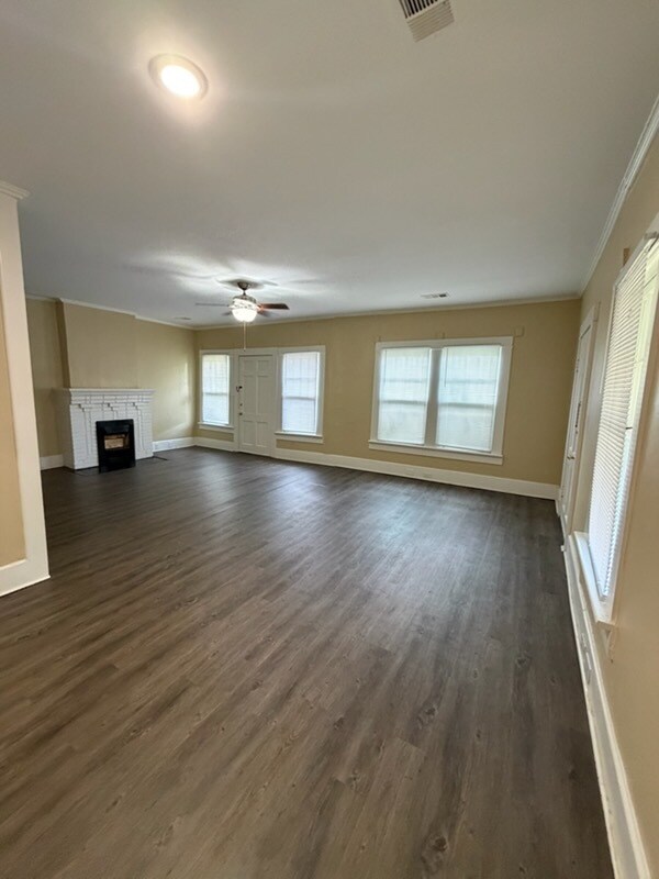 Photo - 202 Burke St