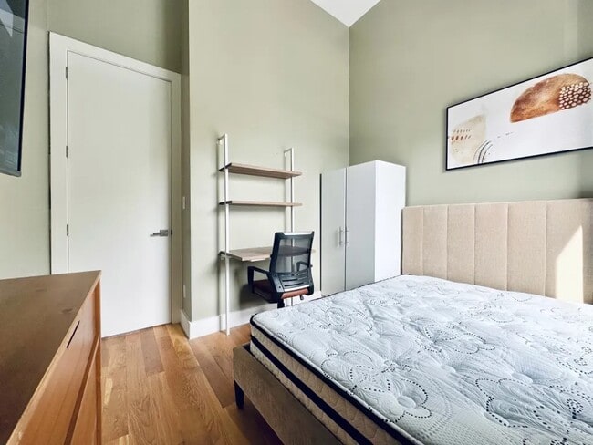 Photo - Furnished room/NOT APARTMENT Unit 2R