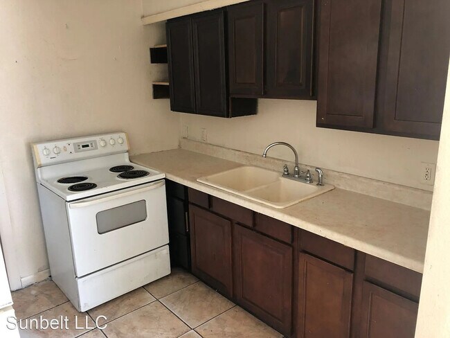 Photo - 205 Jackson St