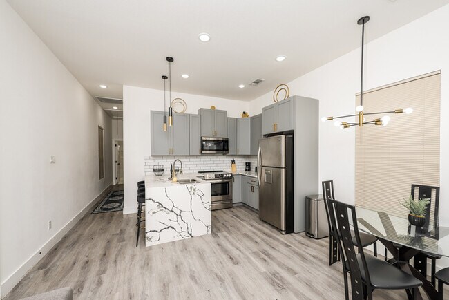 Photo - 2216 Dyson St