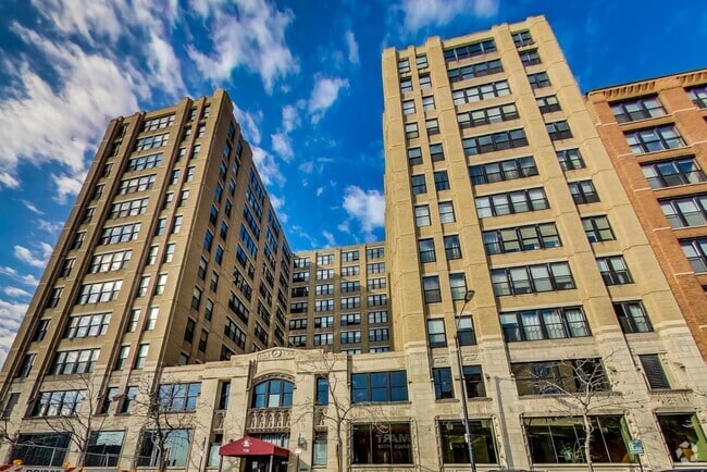 Building Photo - 728 W Jackson Blvd Rental