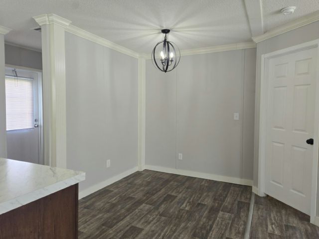 Photo - 323 Elm Ln