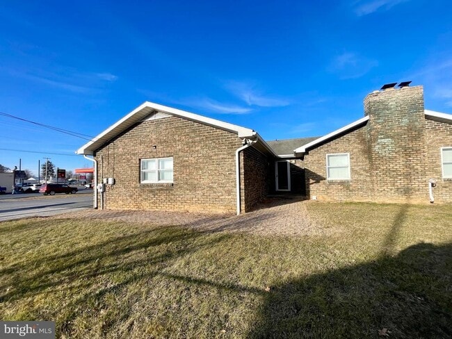 Photo - 4124 Lincoln Way E