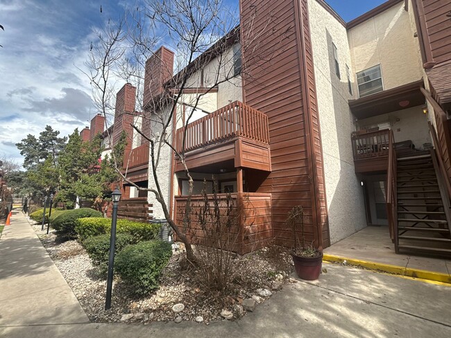 AVAILABLE NOW! Beautiful 3 Bedroom CONDO A... - AVAILABLE NOW! Beautiful 3 Bedroom CONDO A...