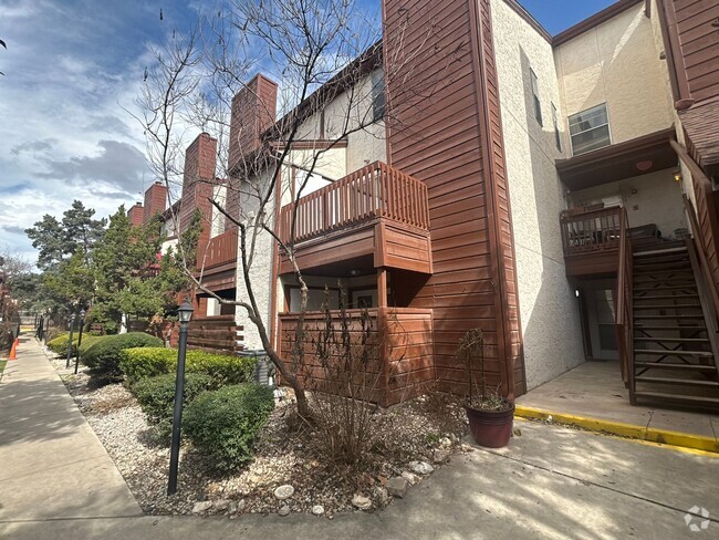 Building Photo - AVAILABLE NOW! Beautiful 3 Bedroom CONDO A...